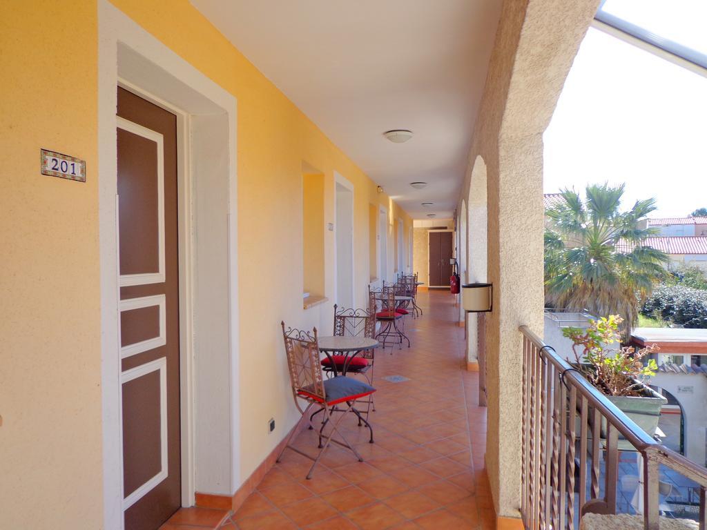 Logis Hotel Les II Mas - Perpignan Sud Cabestany Exterior foto